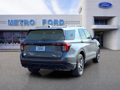 Used 2025 Ford Explorer ST AWD/4WD image 3