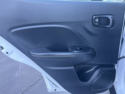 Used 2023 Hyundai Venue Limited image 22