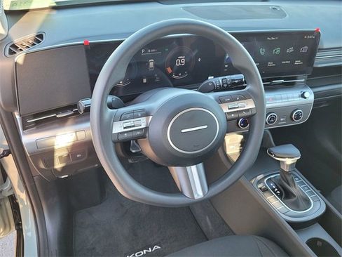Used 2026 Hyundai Kona SE image 9