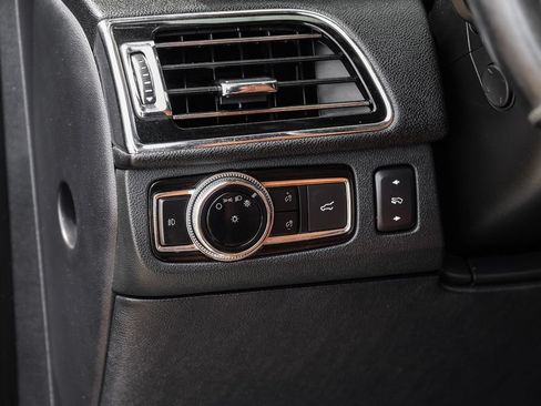 Used 2020 Lincoln Navigator Reserve w/ Luxury Package RWD image 34