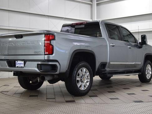 Used 2025 Chevrolet Silverado 2500 High Country w/ Technology Package AWD/4WD image 8