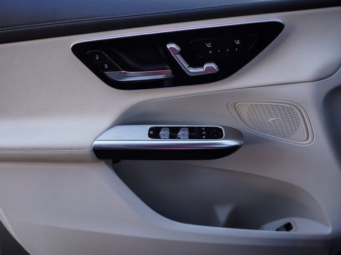 Used 2023 Mercedes-Benz GLC 300 4MATIC image 30