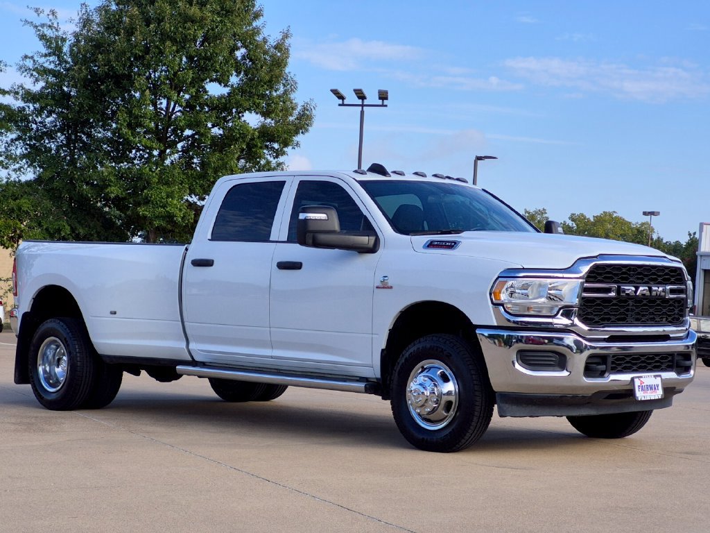 Used 2024 RAM 3500 Tradesman w/ Chrome Appearance Group AWD/4WD image 3
