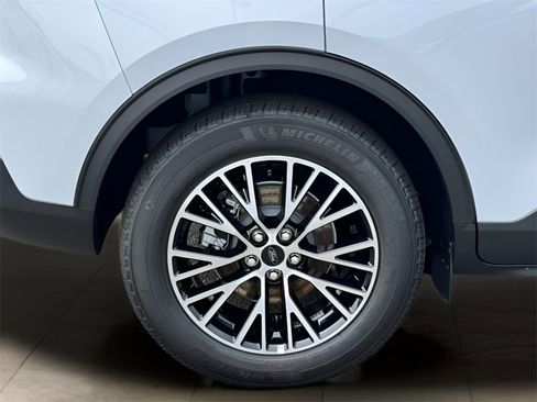 New 2025 Ford Escape SE image 40