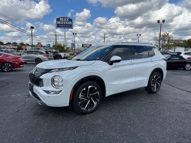 Used 2023 Mitsubishi Outlander SEL FWD image 1