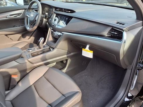 New 2025 Cadillac XT6 Luxury image 24