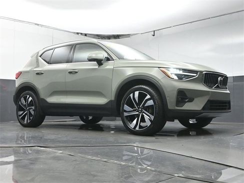 Used 2023 Volvo XC40 B5 Plus w/ Protection Package Premier image 41