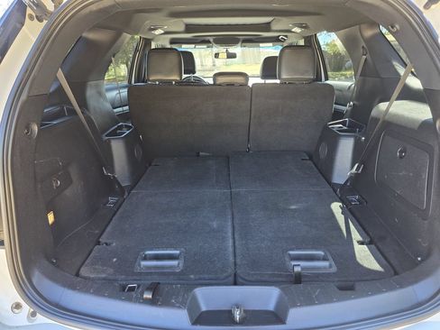 Used 2017 Ford Explorer XLT w/ Equipment Group 202A AWD/4WD image 21