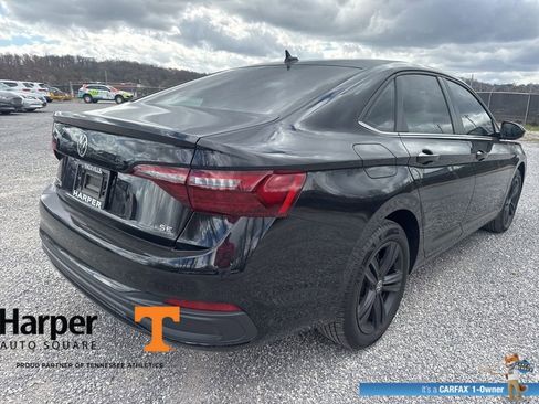 Used 2024 Volkswagen Jetta SE w/ Panoramic Sunroof Package image 5