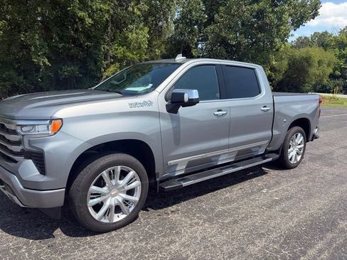 Used 2023 Chevrolet Silverado 1500 High Country w/ High Country Premium Package AWD/4WD image 2