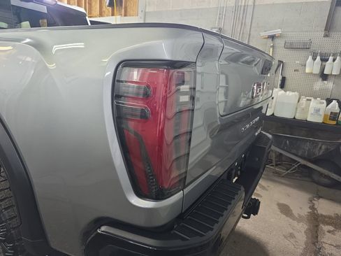 Used 2025 GMC Sierra 2500 AT4X AWD/4WD image 31
