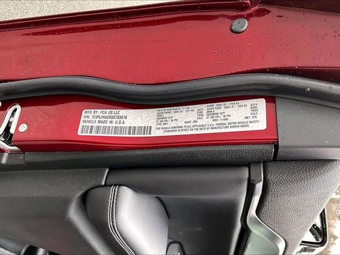 New 2025 Jeep Grand Cherokee Altitude image 13