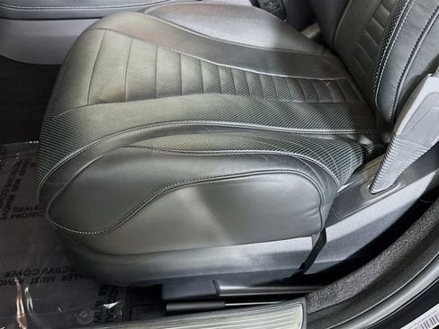 Used 2018 Mercedes-Benz S 560 4MATIC Sedan w/ Premium Package image 16