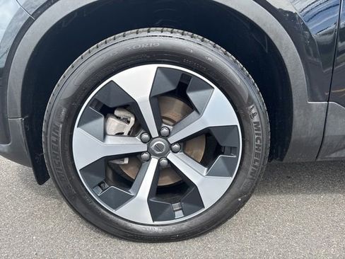 Used 2025 Volvo XC40 B5 Plus AWD/4WD image 9