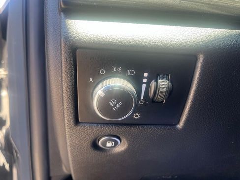 Used 2019 Jeep Grand Cherokee Altitude RWD image 22