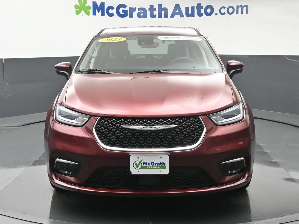 Used 2023 Chrysler Pacifica Touring-L w/ Uconnect Theater Family Group AWD/4WD image 6