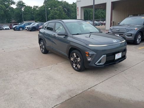 Used 2025 Hyundai Kona SEL FWD image 6