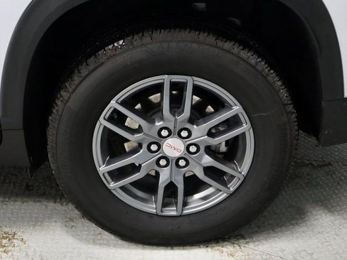 Used 2025 GMC Acadia Elevation image 19