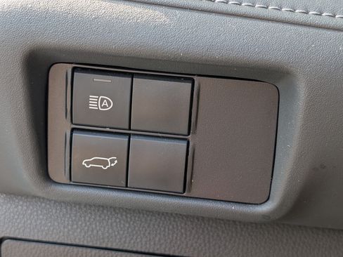 Used 2022 Toyota Highlander XLE AWD/4WD image 23