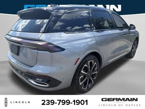 Used 2024 Lincoln Nautilus Reserve w/ Equipment Group 203A AWD/4WD image 7