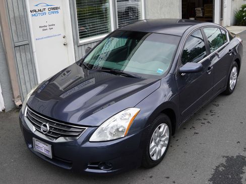 Used 2010 Nissan Altima 2.5 FWD image 3