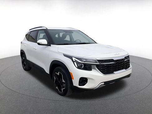 Used 2025 Kia Seltos S image 3