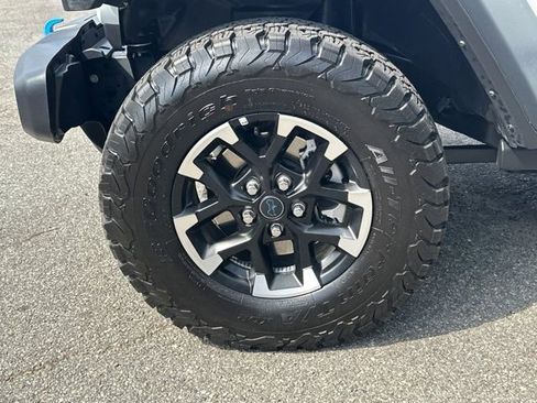 Certified 2025 Jeep Wrangler Unlimited Rubicon 4xe w/ Convenience Group AWD/4WD image 13