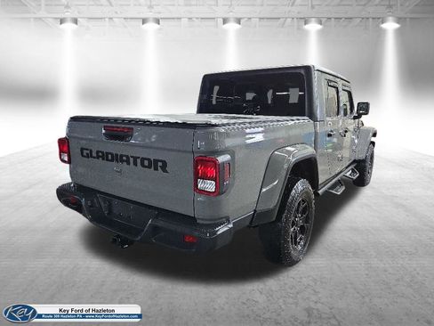 Used 2021 Jeep Gladiator Sport AWD/4WD image 11