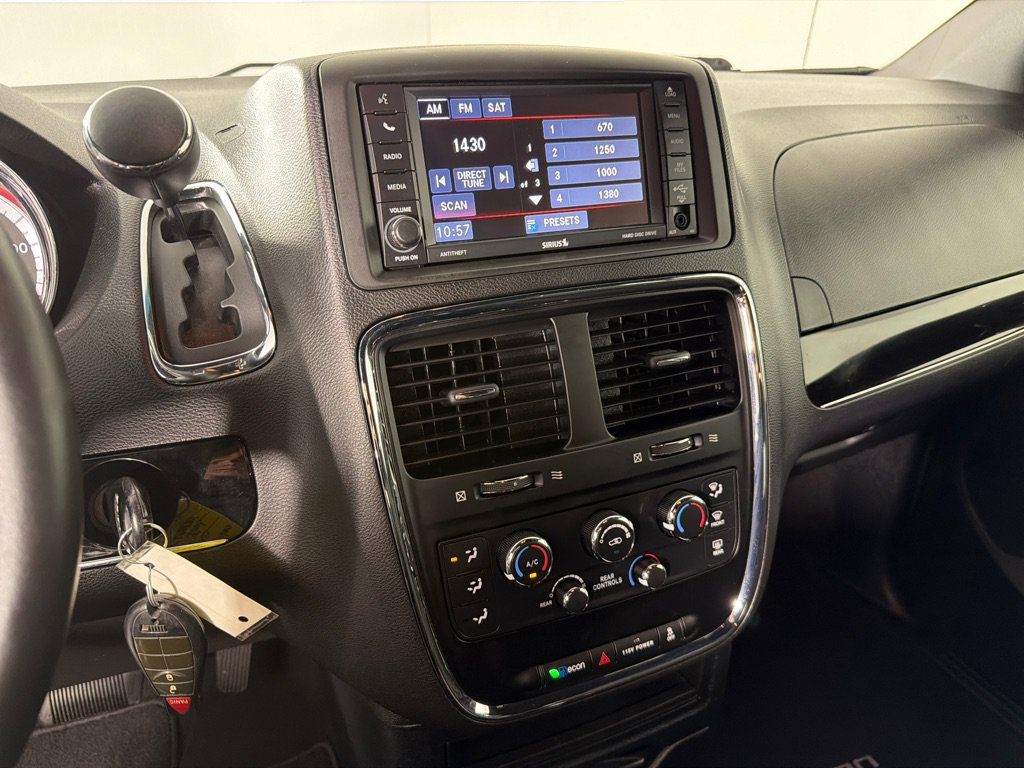 Used 2017 Dodge Grand Caravan SE FWD image 14