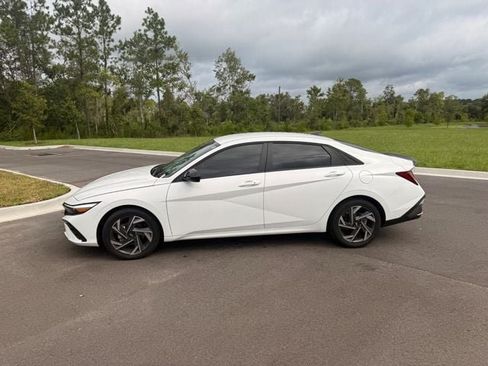 Used 2025 Hyundai Elantra Sport FWD image 14