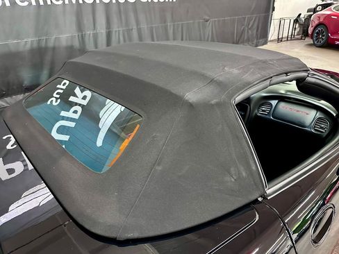 Used 2004 Chevrolet Corvette Convertible w/ Preferred Equipment Group image 11