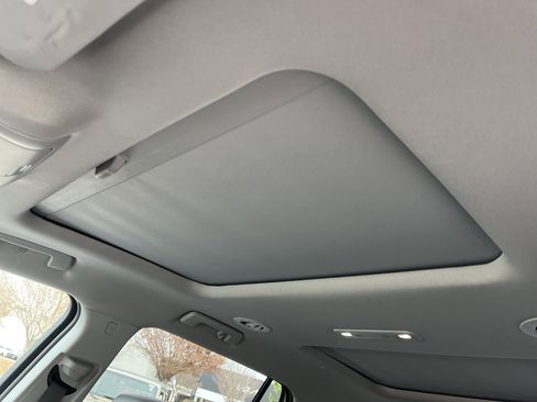 Used 2022 GMC Acadia AT4 w/ Technology Package image 18