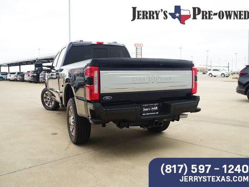 Used 2025 Ford F250 King Ranch w/ FX4 Off-Road Package image 4