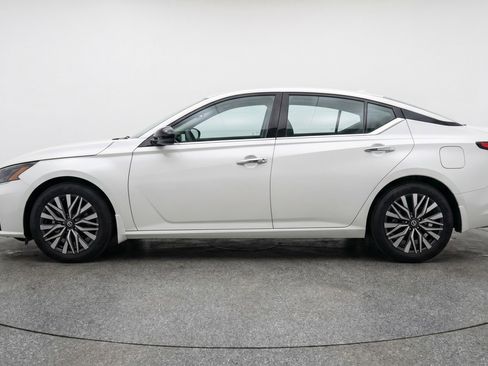 Used 2025 Nissan Altima 2.5 SV FWD image 5