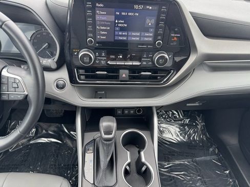 Certified 2021 Toyota Highlander XLE image 11