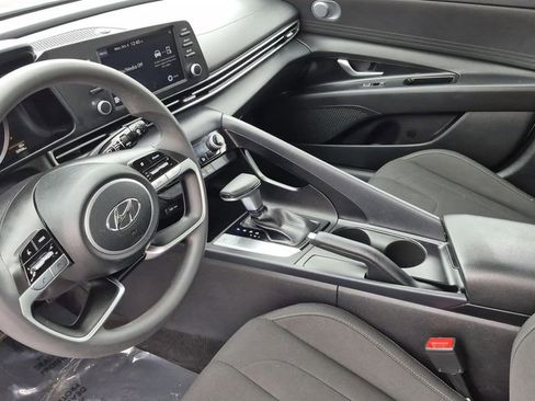Used 2022 Hyundai Elantra SEL image 11