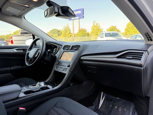 Used 2019 Ford Fusion SE FWD image 20