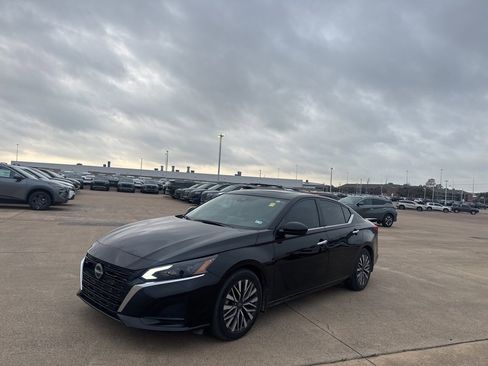 Certified 2023 Nissan Altima 2.5 SV w/ SV Premium Package image 9