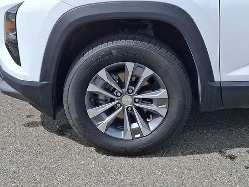 Used 2025 Chevrolet Equinox LT AWD/4WD image 8