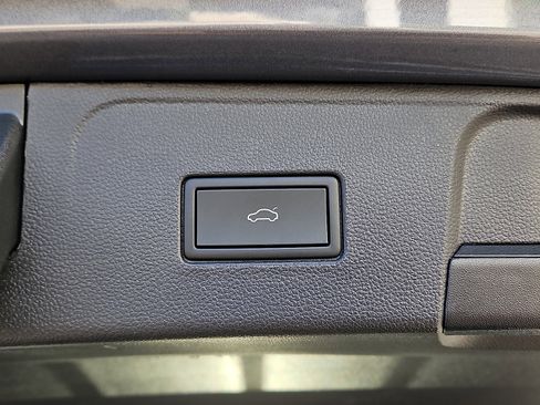 Used 2023 Volkswagen Atlas SE image 7