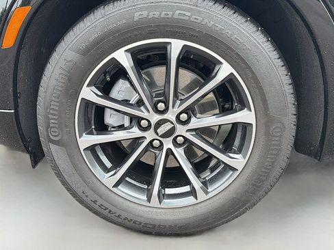 Used 2025 Cadillac XT4 Sport w/ Technology Package FWD image 32