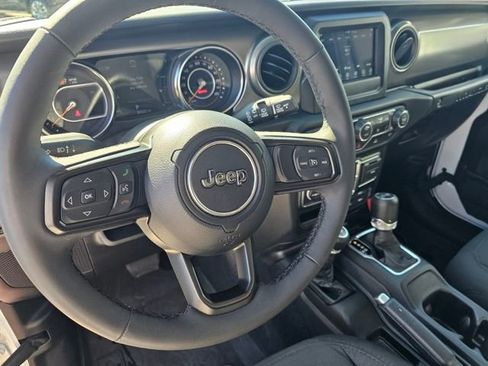 Used 2023 Jeep Wrangler Unlimited Sport AWD/4WD image 18