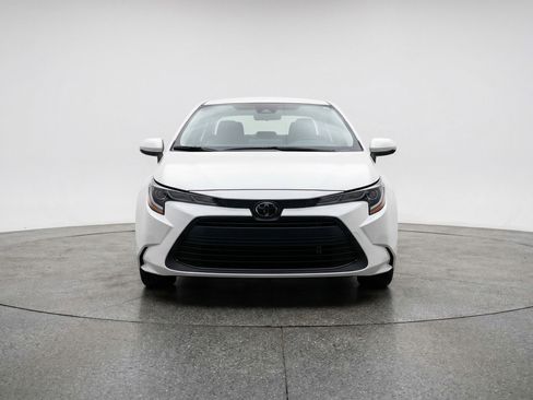 Used 2025 Toyota Corolla LE FWD image 2