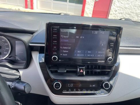 Used 2022 Toyota Corolla LE FWD image 19