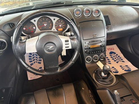 Used 2005 Nissan 350Z Enthusiast RWD image 11