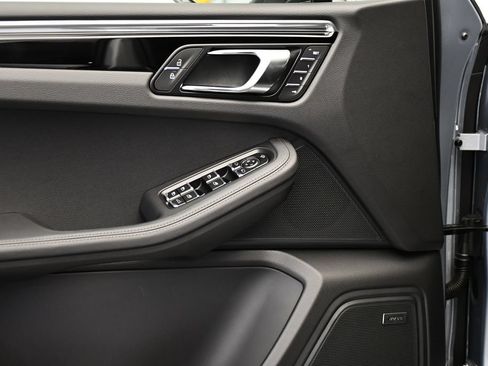 Certified 2026 Porsche Macan Turbo AWD/4WD image 36