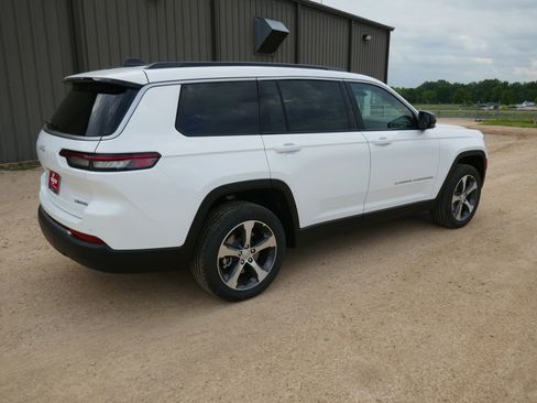 New 2026 Jeep Grand Cherokee L Limited w/ Trailer Tow Package AWD/4WD image 4