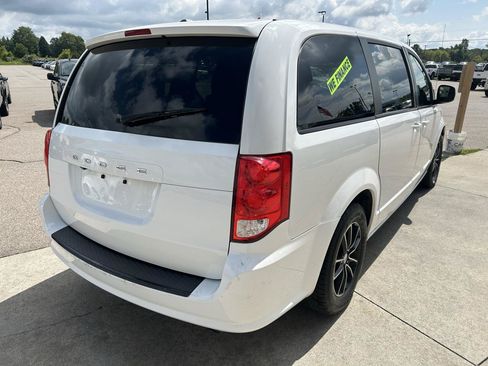 Used 2018 Dodge Grand Caravan SE FWD image 5