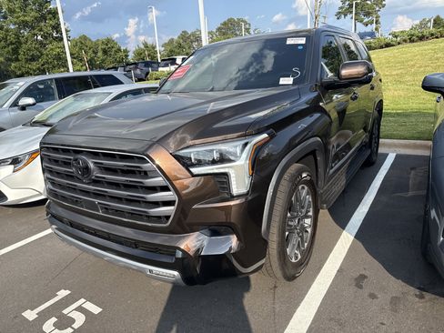 Used 2024 Toyota Sequoia Limited w/ Tow Technology Package AWD/4WD image 5
