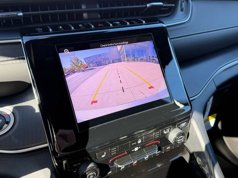 New 2025 Jeep Grand Cherokee L Laredo image 19